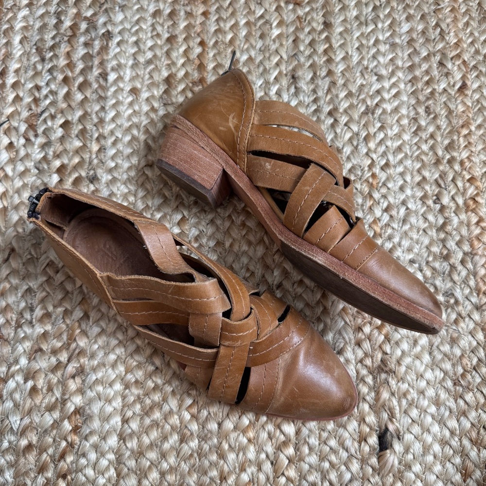 Frye 6.5M Ray Huarache Shootie Boots Pointy Toe Strappy Shoes Leather